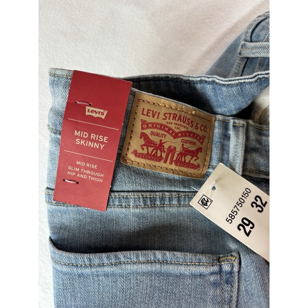 WOMEN'S LEVIS JEANS W29 L32 Mid Rise Skinny Blue Denim Light Wash NEW With Tags - Picture 4 of 13
